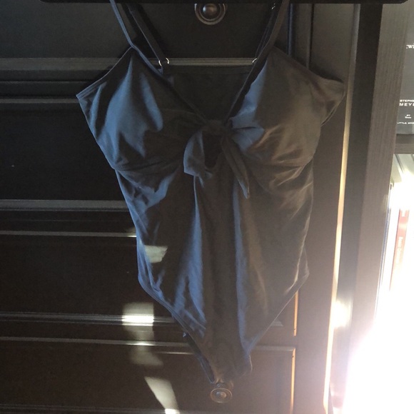 Knot Front Keyhole One Piece Swimsuit - Picture 4 of 4